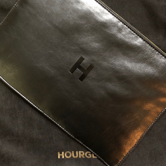 NWOT Hourglass Vegan Leather Makeup Bag + SAMPLES - Picture 3 of 8